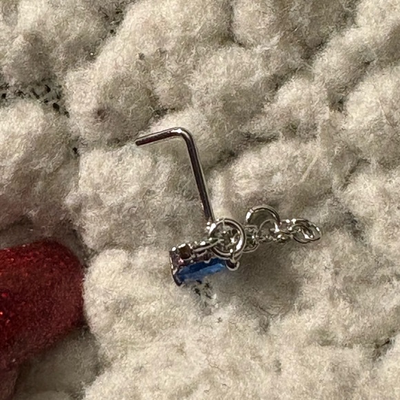 Nose Ring- 20G Blue Nose Stud. Surgical Steel L Shaped, Blue heart shaped nwt - Picture 5 of 8